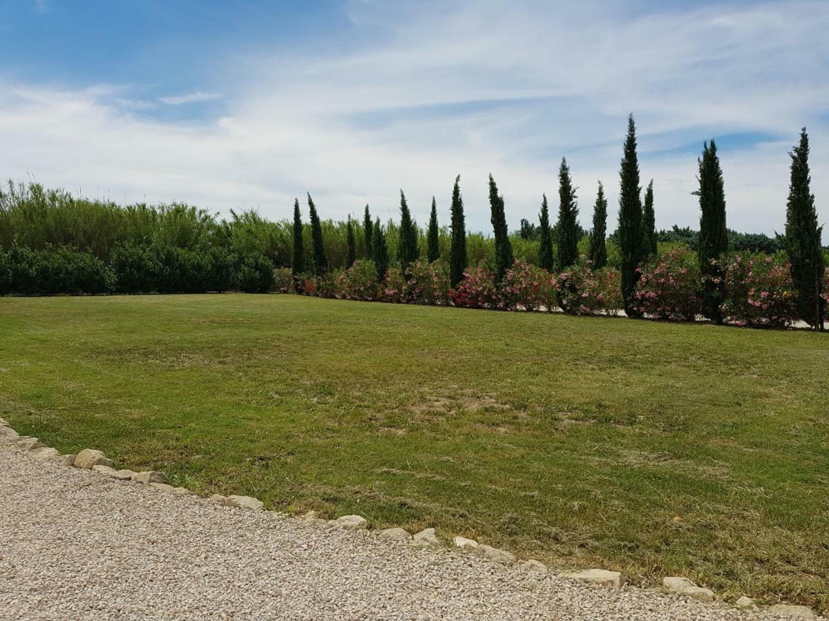 Le Mas Saint Jean Mézoargues Екстериор снимка