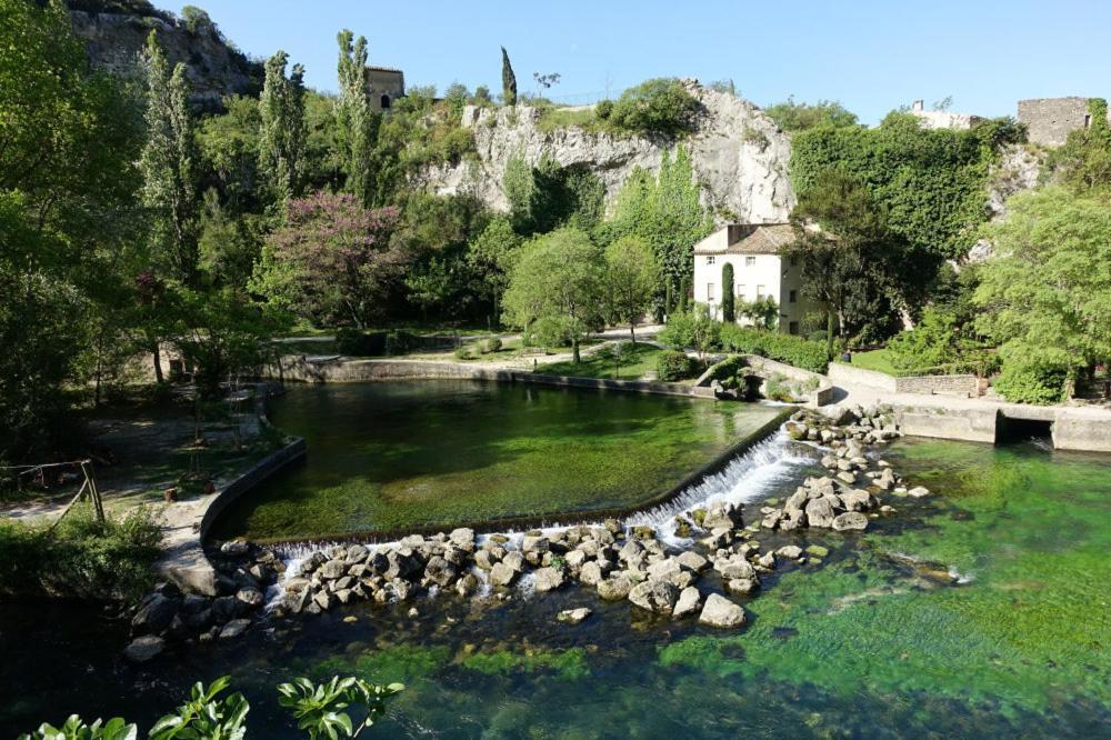 Le Mas Saint Jean Mézoargues Екстериор снимка